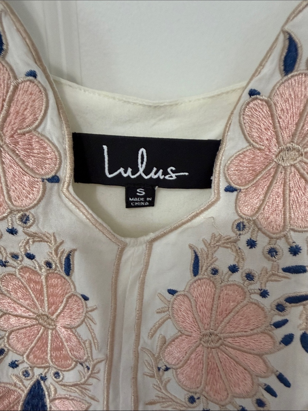 Lulu's Daisy Petal Pickin Embroidered Mini Dress size small Ivory Coastal Chic - Picture 3 of 8